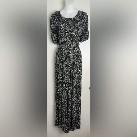 Elegant Black and White Patterned Jumpsuit - Picture 1 of 6